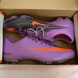 NIKE MERCURIAL VICTORY FG cleats/boots.